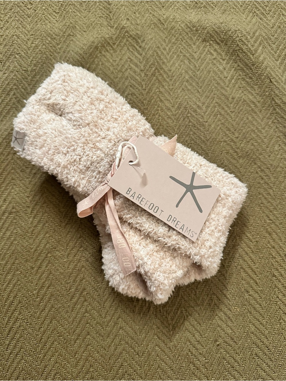 Barefoot Dreams Plush Lounge Socks in Blush